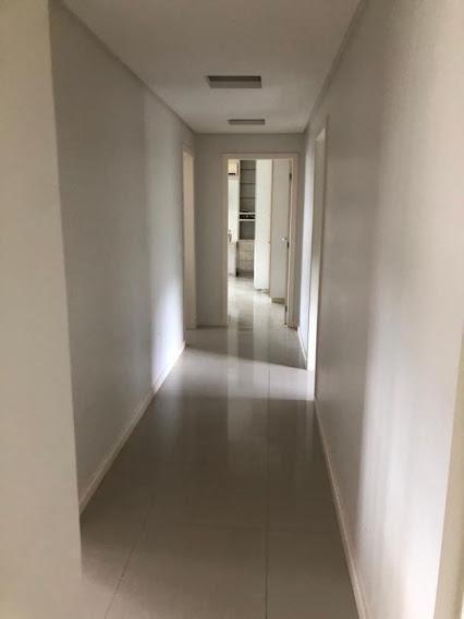 Casa de Condomínio à venda com 4 quartos, 400m² - Foto 12