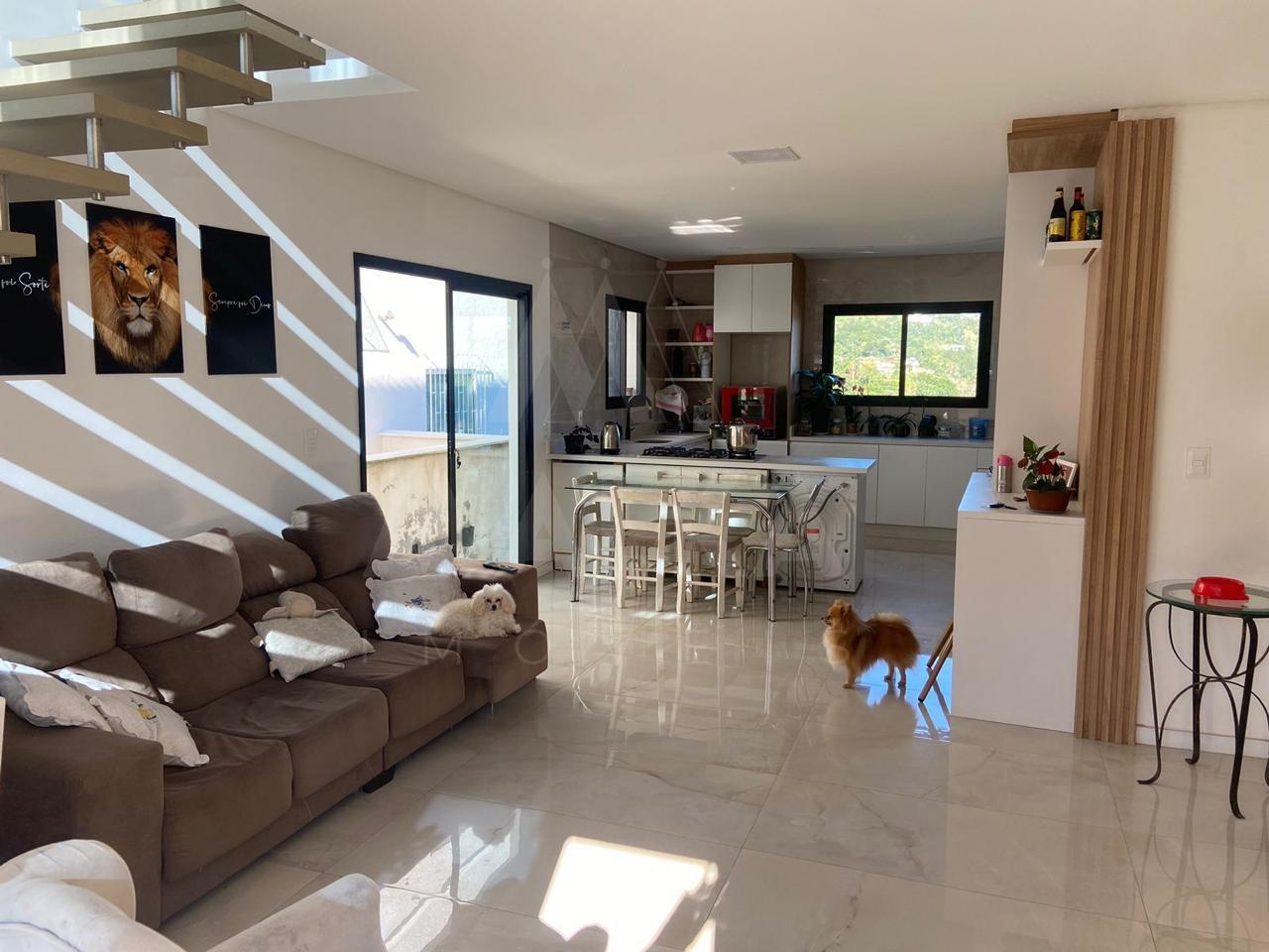 Casa para alugar com 4 quartos, 270m² - Foto 2