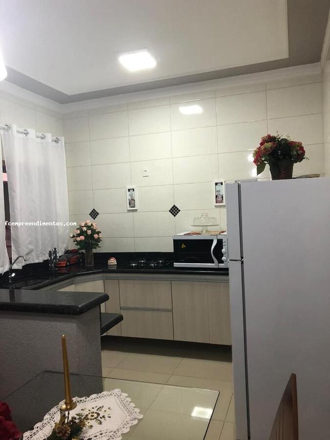 Casa à venda com 3 quartos, 140m² - Foto 3