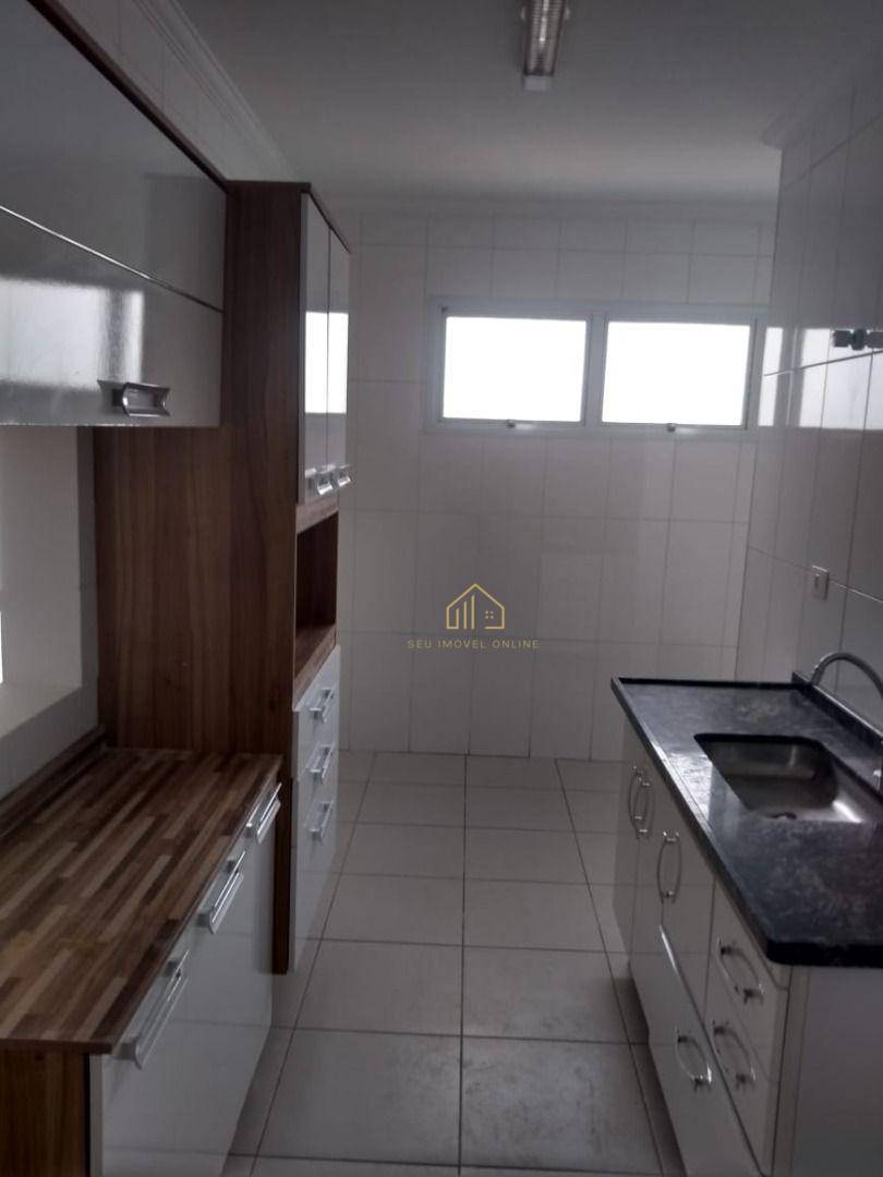 Apartamento para alugar com 3 quartos, 74m² - Foto 2