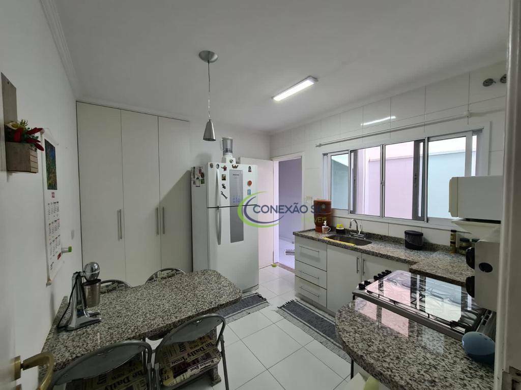 Sobrado à venda com 3 quartos, 252m² - Foto 4