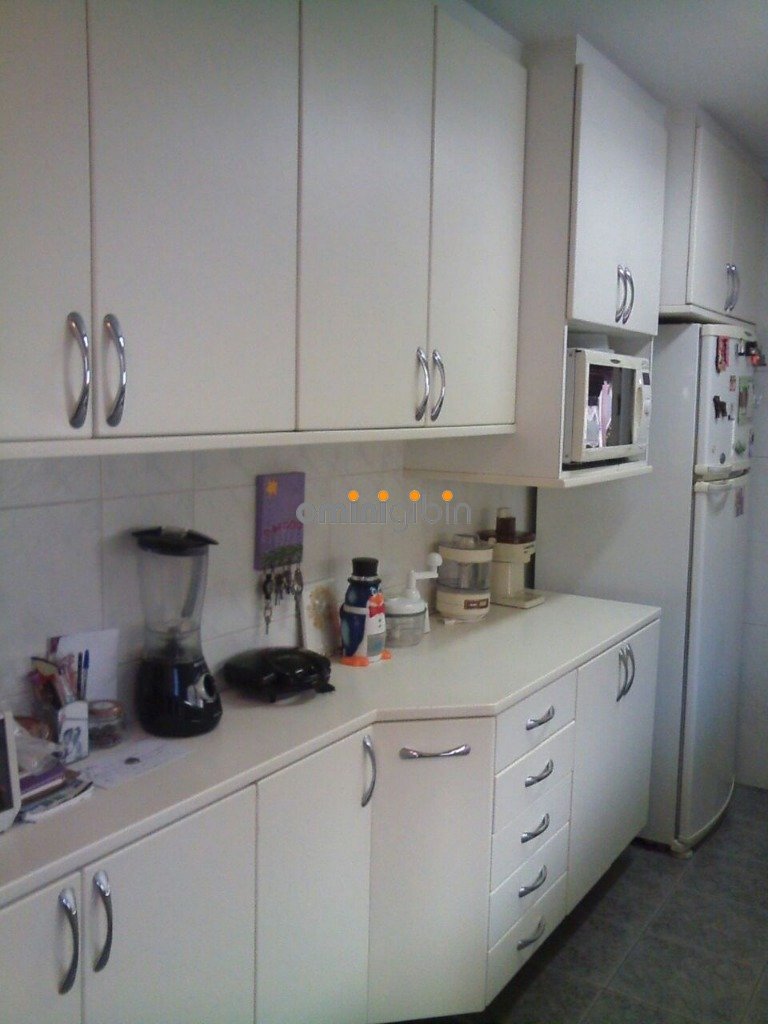 Apartamento à venda com 3 quartos, 180m² - Foto 2