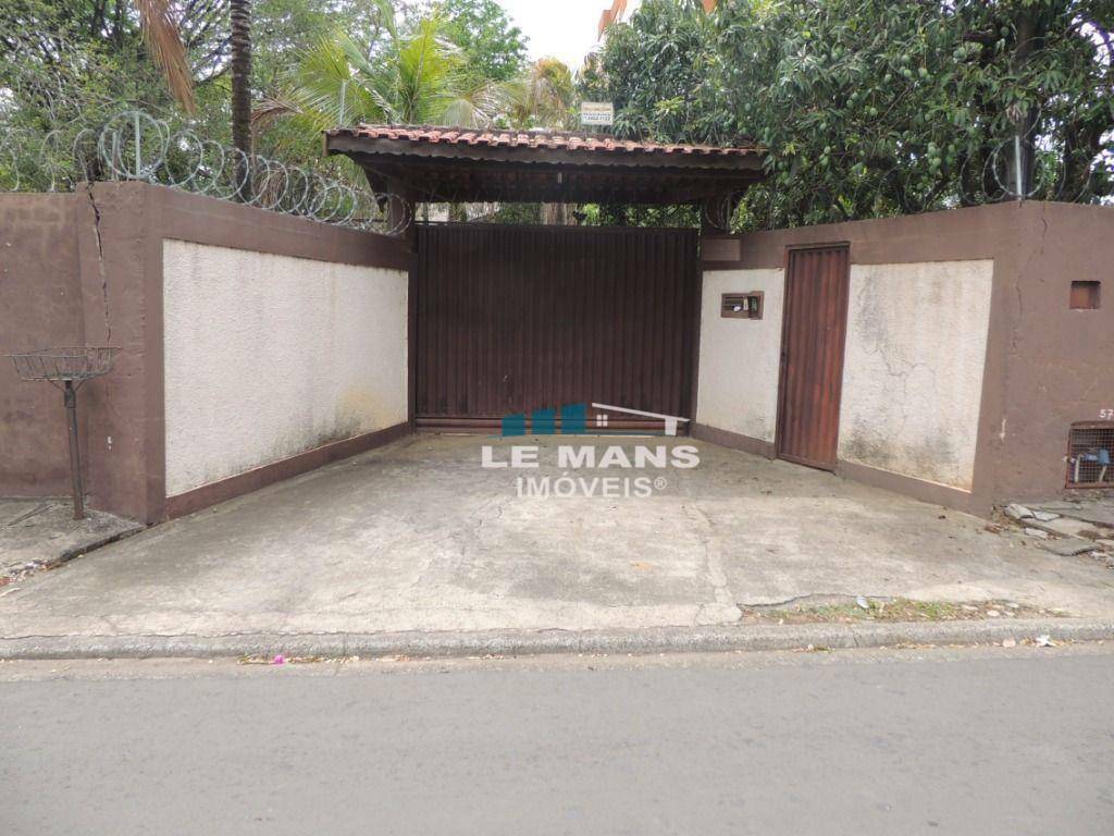 Casa à venda com 3 quartos, 300m² - Foto 1