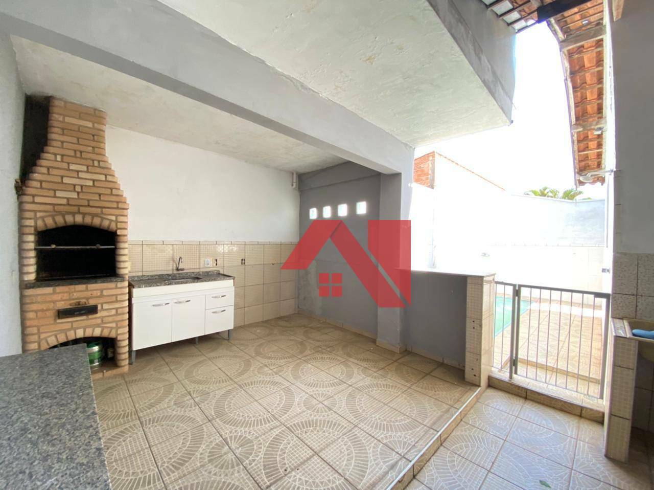 Casa à venda com 2 quartos, 180m² - Foto 1