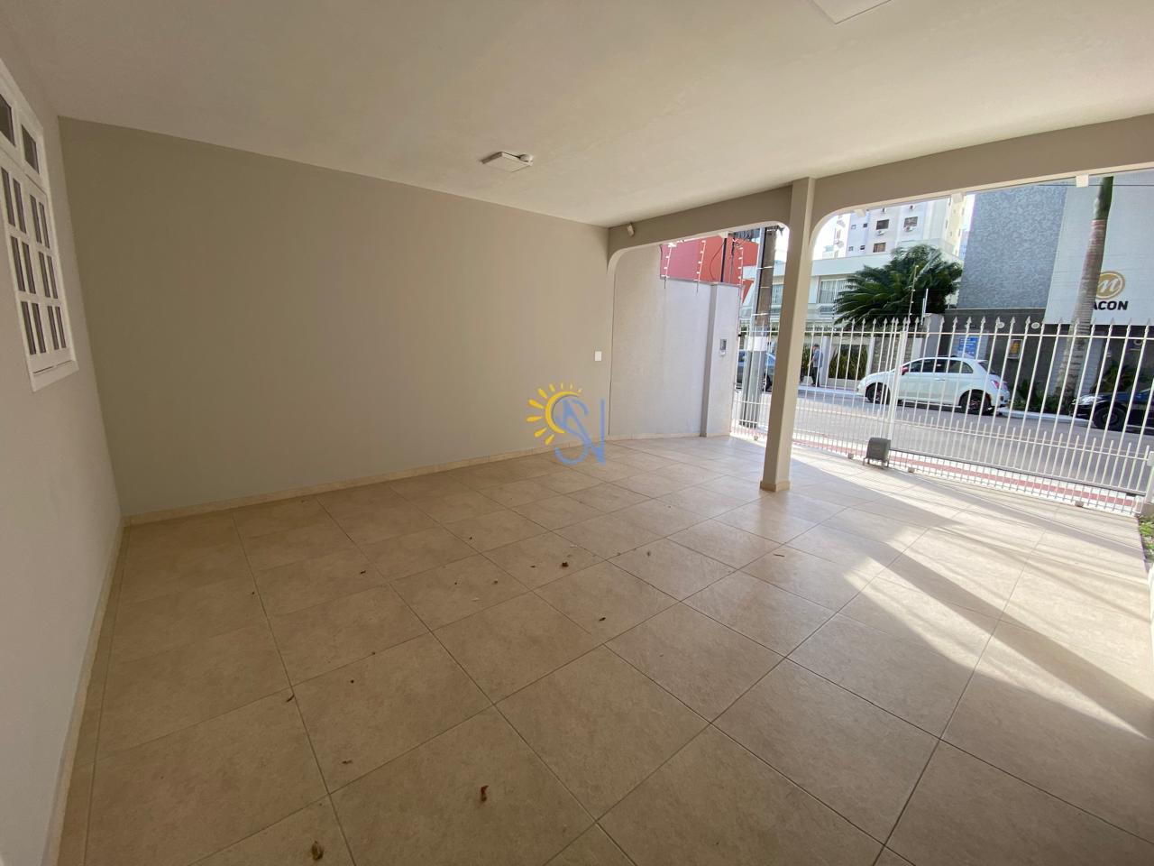 Casa para alugar com 3 quartos, 173m² - Foto 2