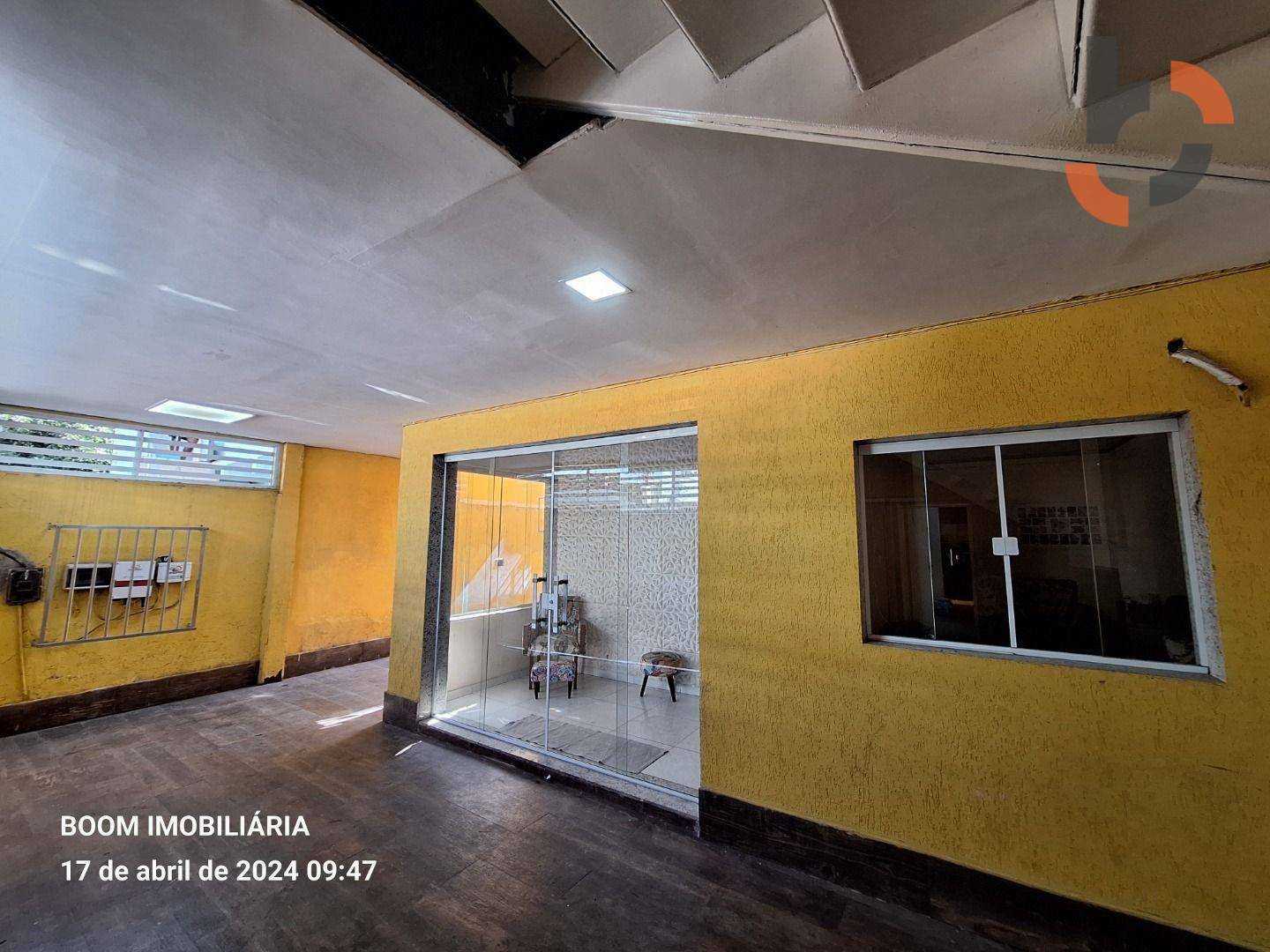 Casa à venda com 3 quartos, 290m² - Foto 4