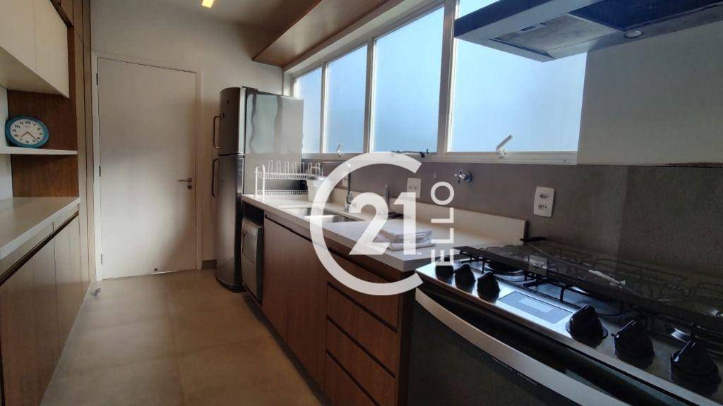 Apartamento para alugar com 3 quartos, 200m² - Foto 6