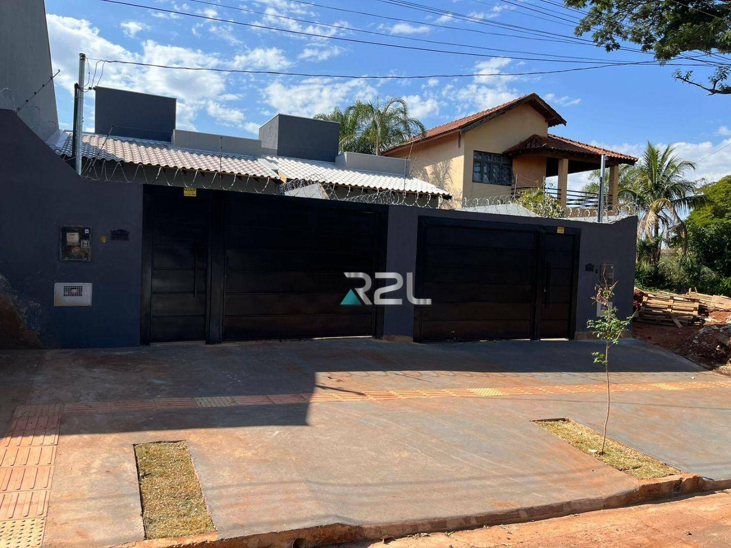 Casa à venda com 2 quartos, 70m² - Foto 1