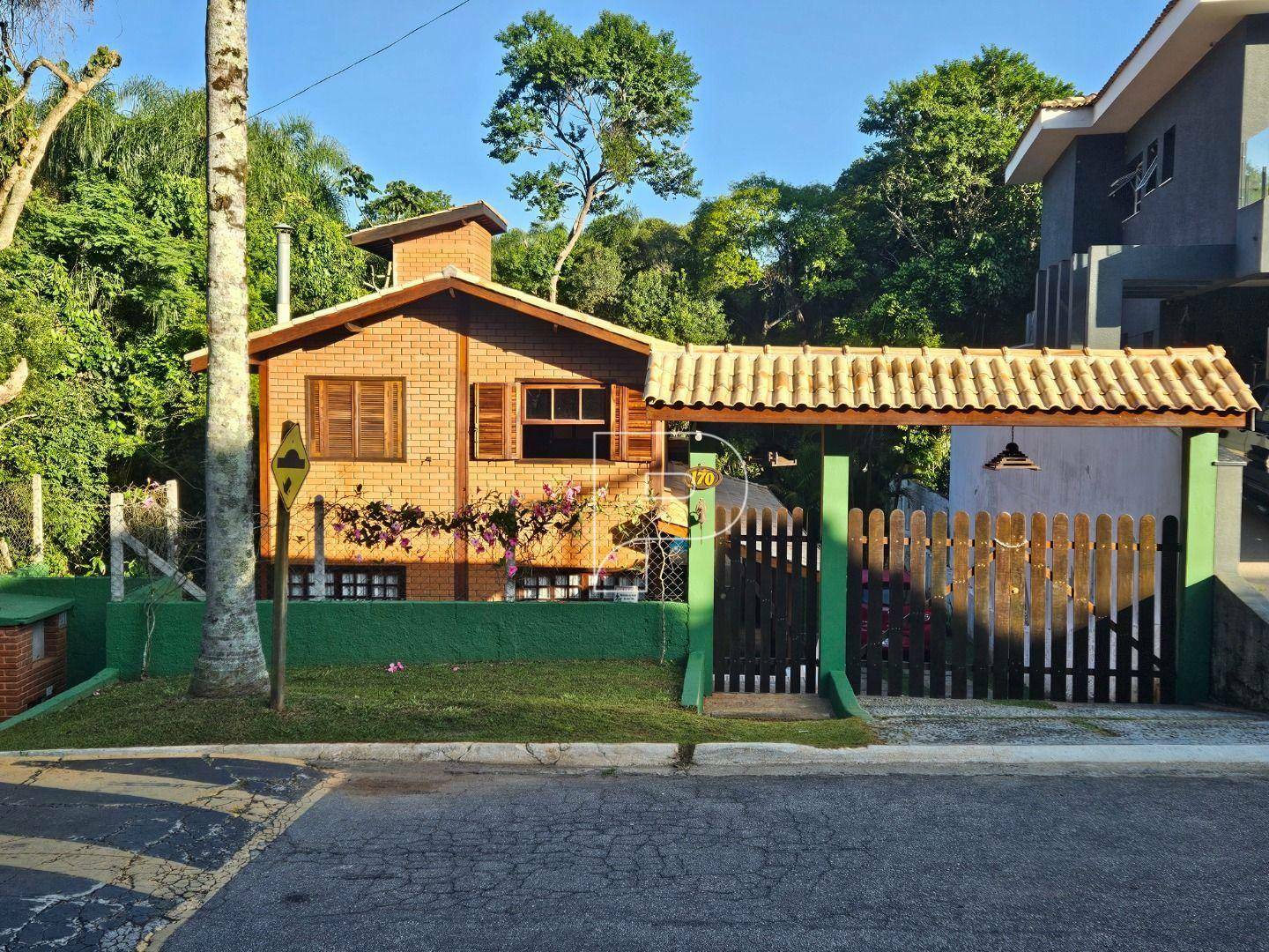 Casa de Condomínio à venda e aluguel com 2 quartos, 198m² - Foto 1