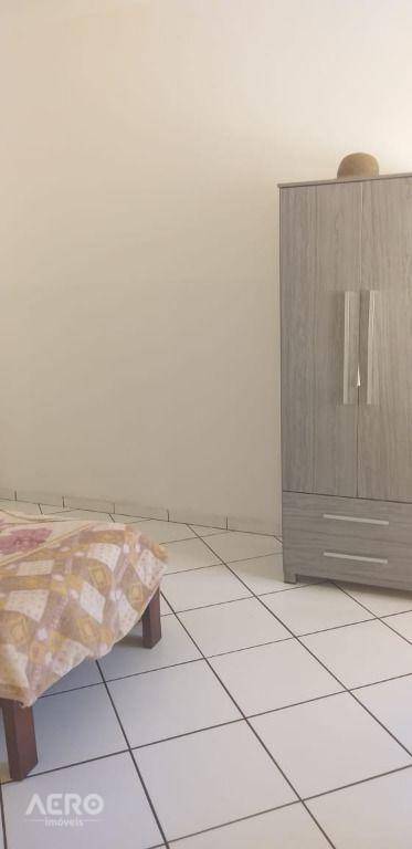 Casa à venda com 3 quartos, 177m² - Foto 3