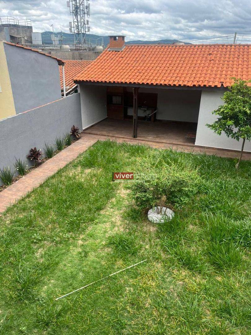 Casa à venda com 3 quartos, 190m² - Foto 2