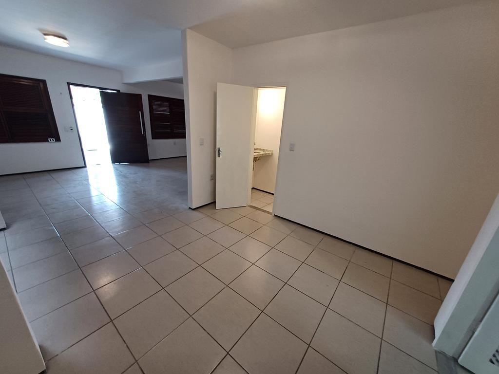 Casa para alugar com 3 quartos, 200m² - Foto 8