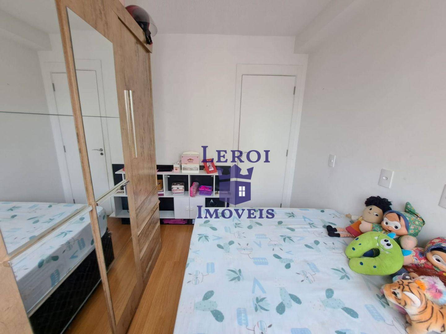 Apartamento à venda com 2 quartos, 42m² - Foto 2