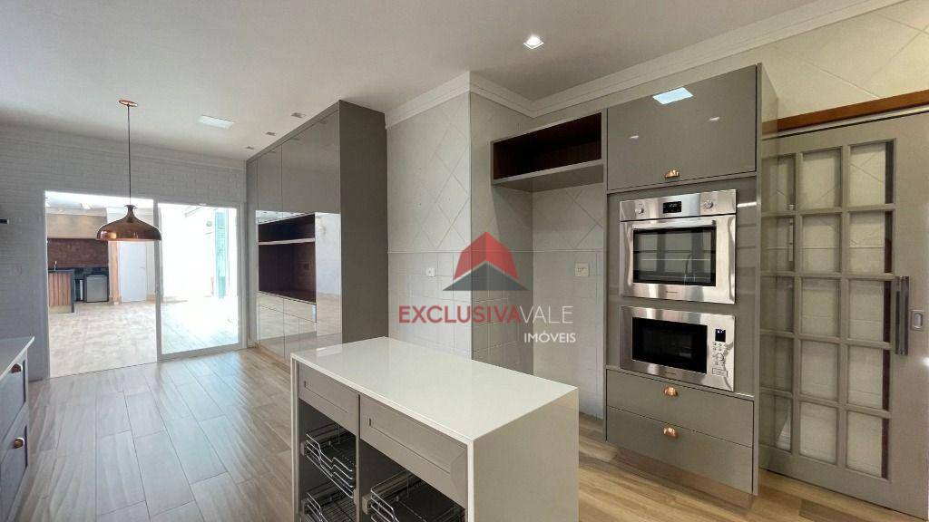 Casa de Condomínio à venda com 4 quartos, 420m² - Foto 12