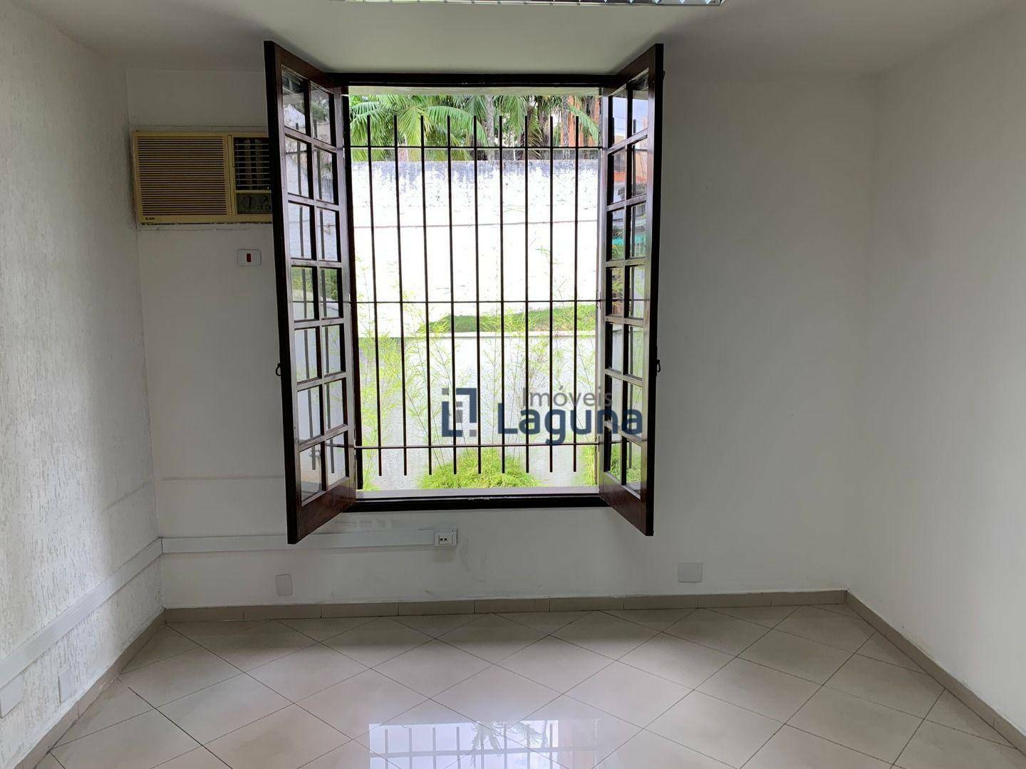 Casa para alugar com 3 quartos, 373m² - Foto 11