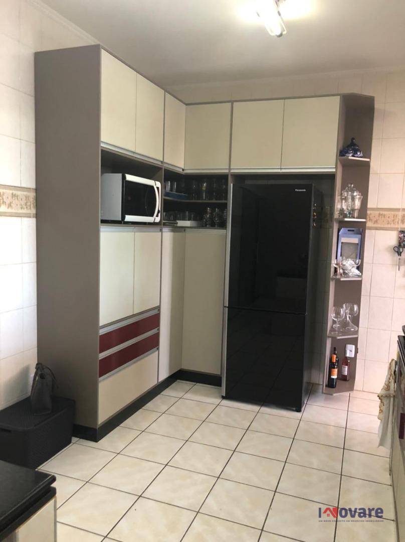 Casa à venda com 3 quartos, 180m² - Foto 16