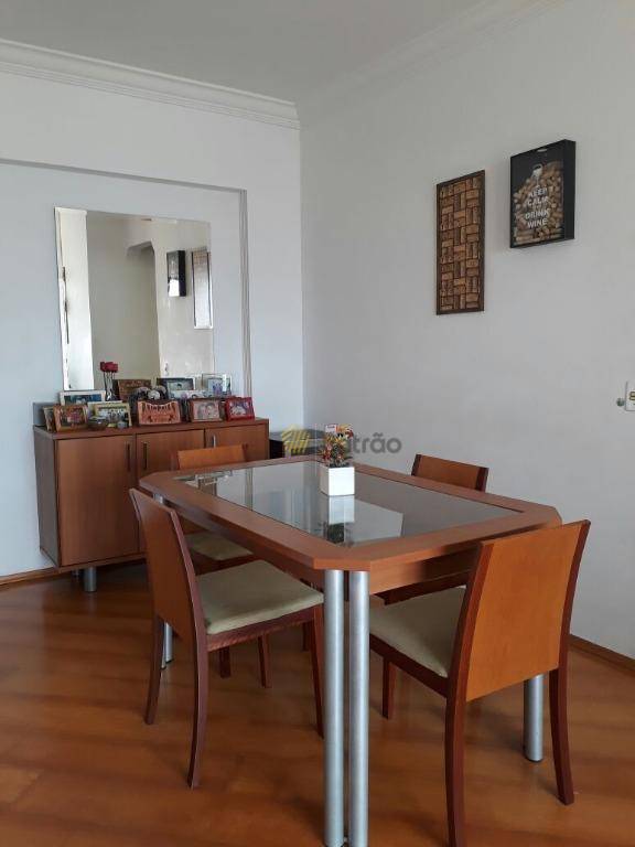 Apartamento à venda com 2 quartos, 70m² - Foto 4