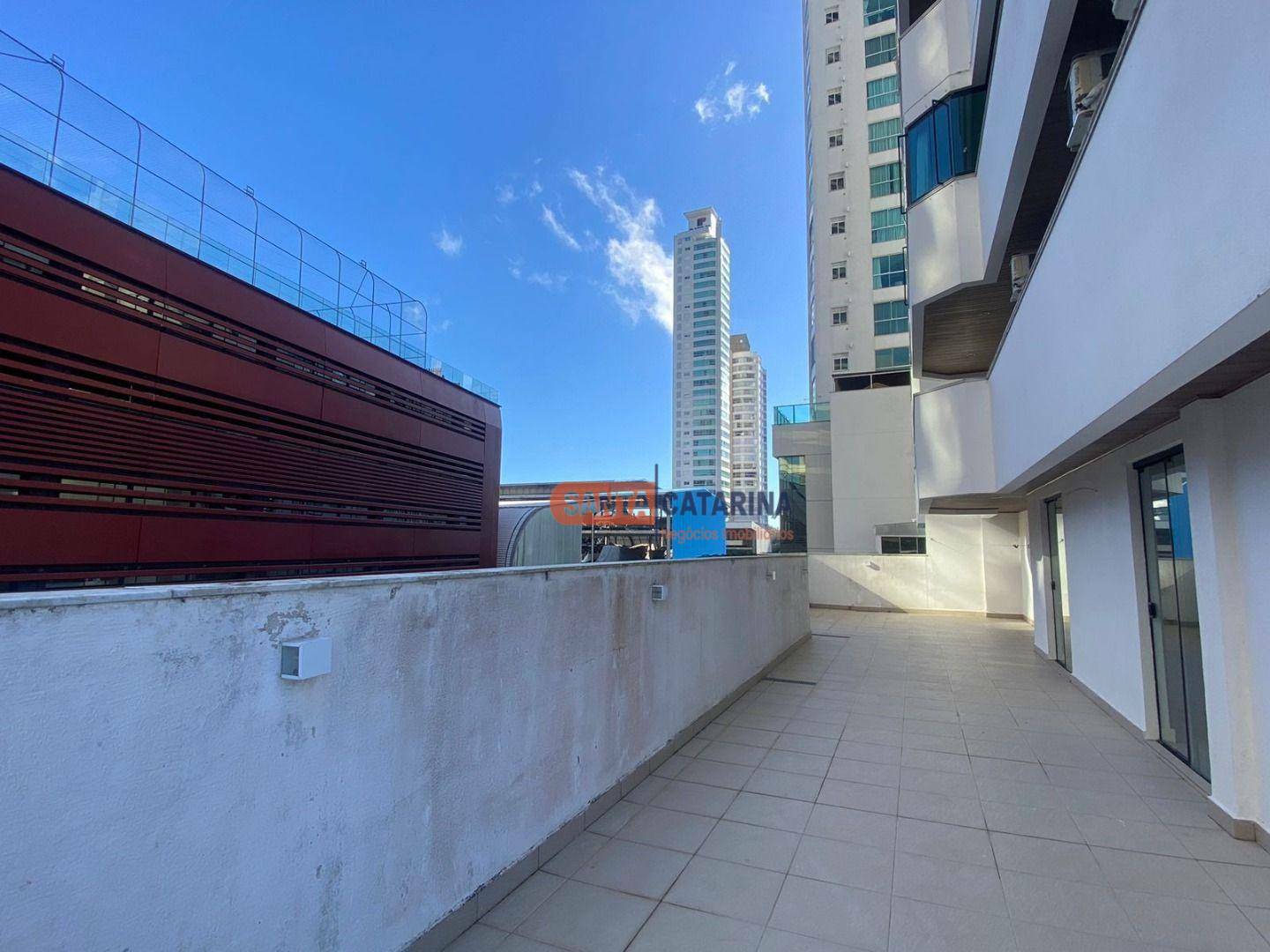 Apartamento para alugar com 3 quartos, 250m² - Foto 11