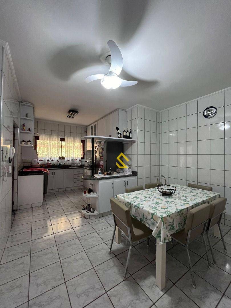 Casa à venda com 3 quartos, 200m² - Foto 13