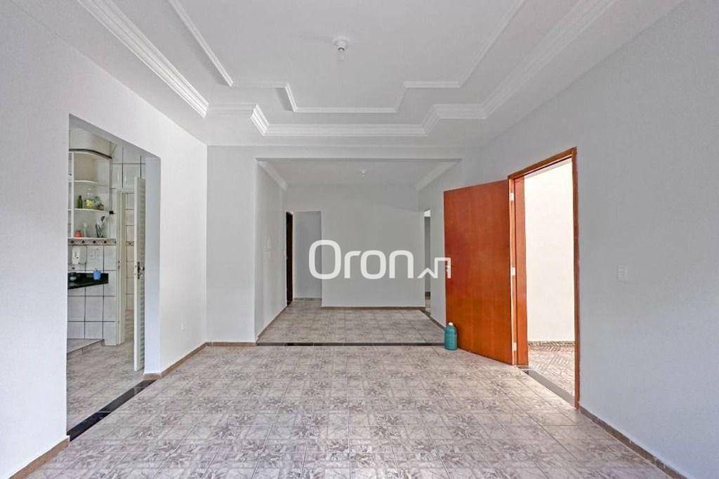 Casa à venda com 3 quartos, 374m² - Foto 2