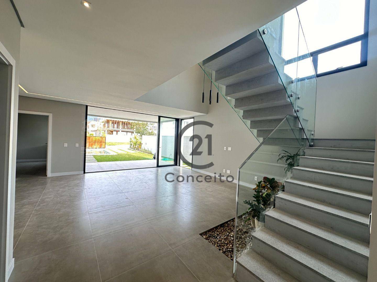 Casa à venda com 3 quartos, 238m² - Foto 4