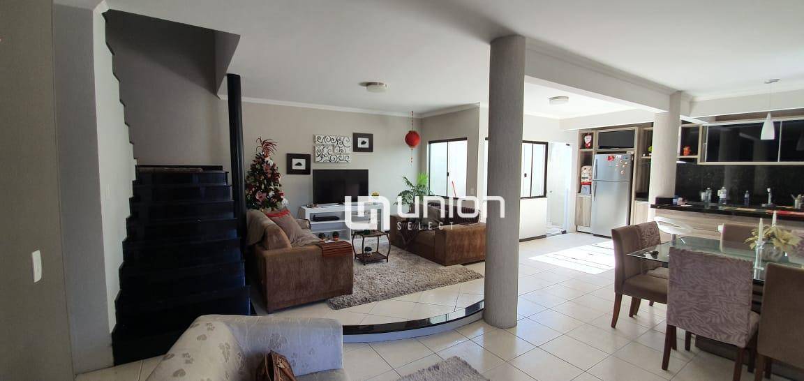 Casa à venda com 4 quartos, 250m² - Foto 18