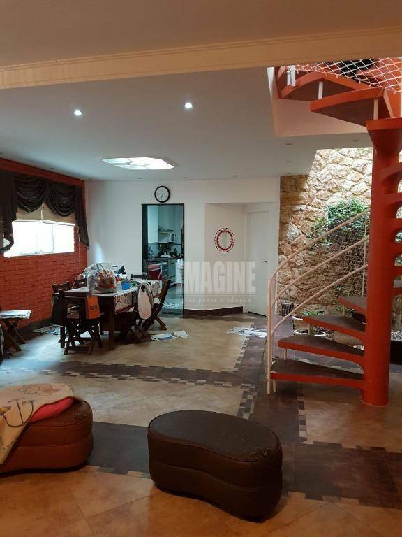 Sobrado à venda com 4 quartos, 216m² - Foto 2