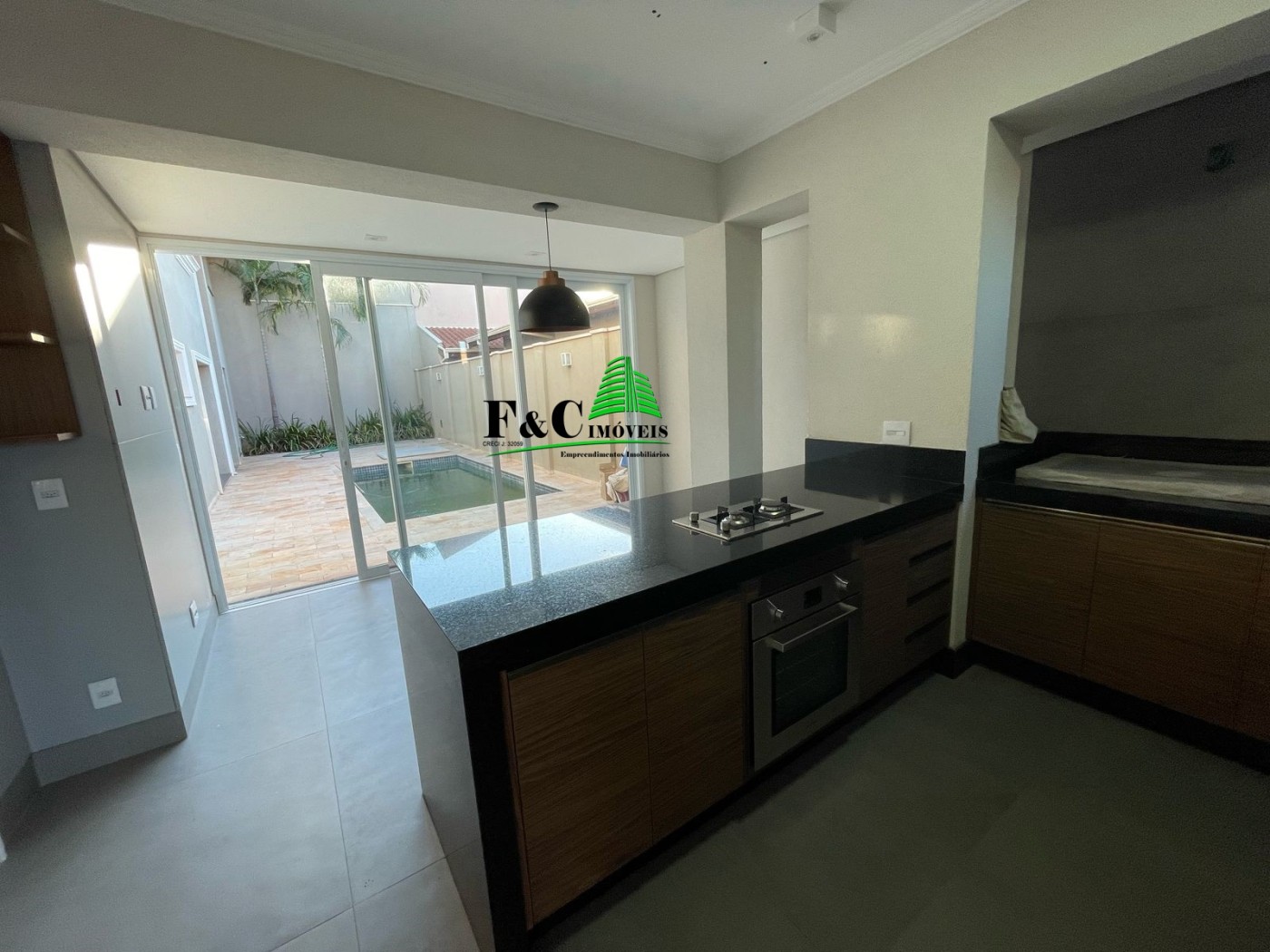 Casa de Condomínio para alugar com 6 quartos, 555m² - Foto 1