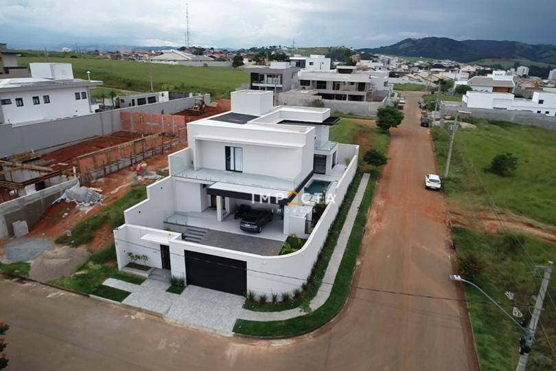 Casa à venda com 3 quartos, 320m² - Foto 1