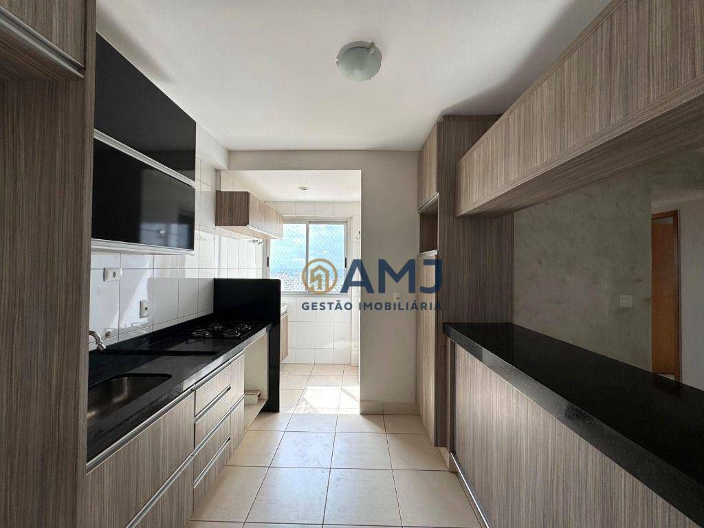 Apartamento à venda com 3 quartos, 75m² - Foto 2