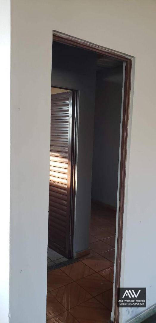 Casa à venda com 3 quartos, 300m² - Foto 18