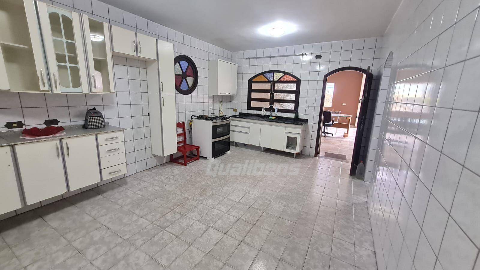 Casa à venda com 2 quartos, 141m² - Foto 3