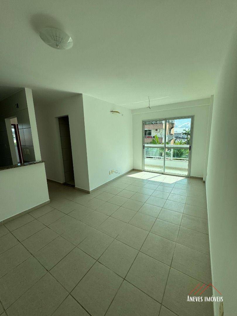 Apartamento à venda com 2 quartos, 65m² - Foto 2
