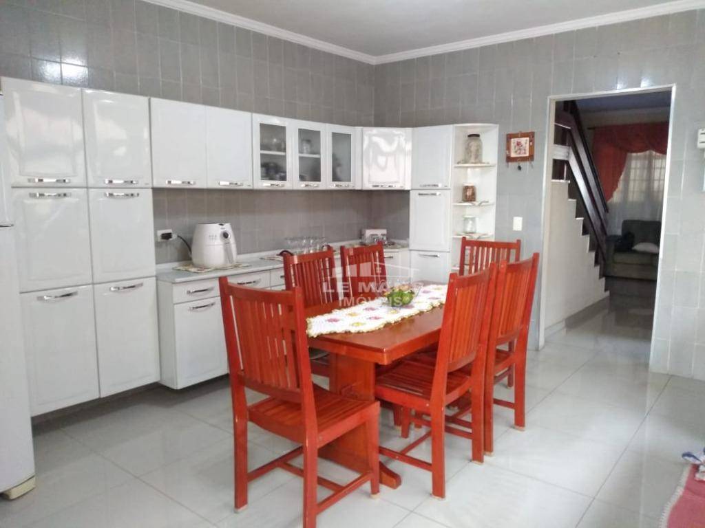 Casa à venda com 3 quartos, 188m² - Foto 1