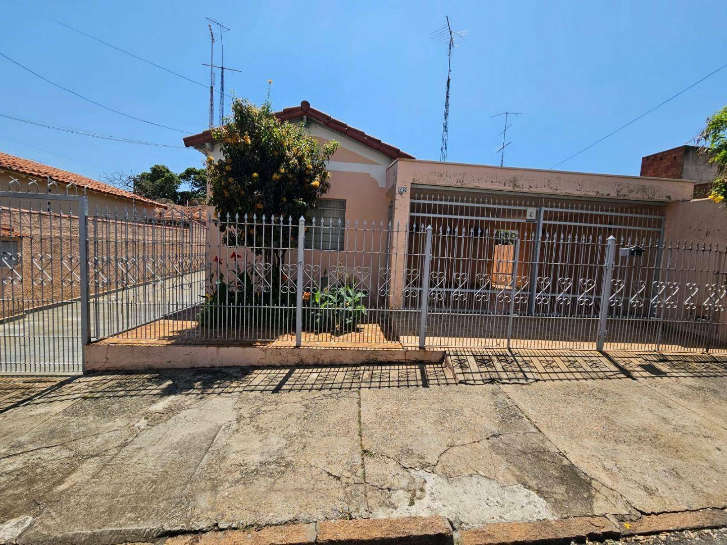 Casa para alugar com 3 quartos, 185m² - Foto 1