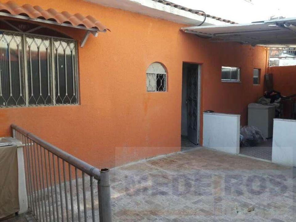 Casa à venda com 2 quartos, 120m² - Foto 2