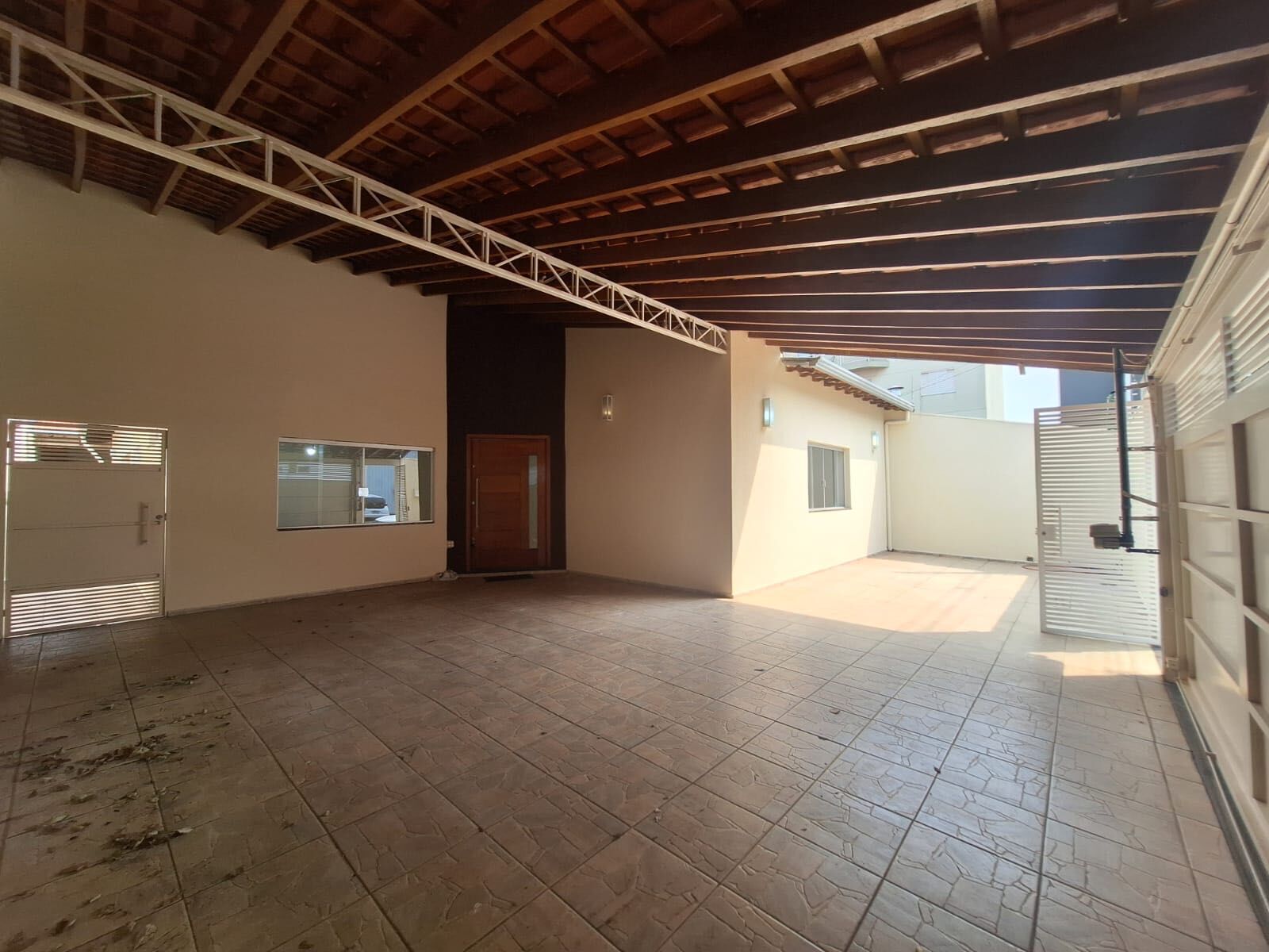 Casa à venda com 3 quartos, 220m² - Foto 2