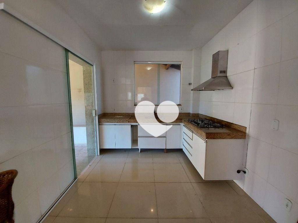 Casa à venda com 4 quartos, 240m² - Foto 9