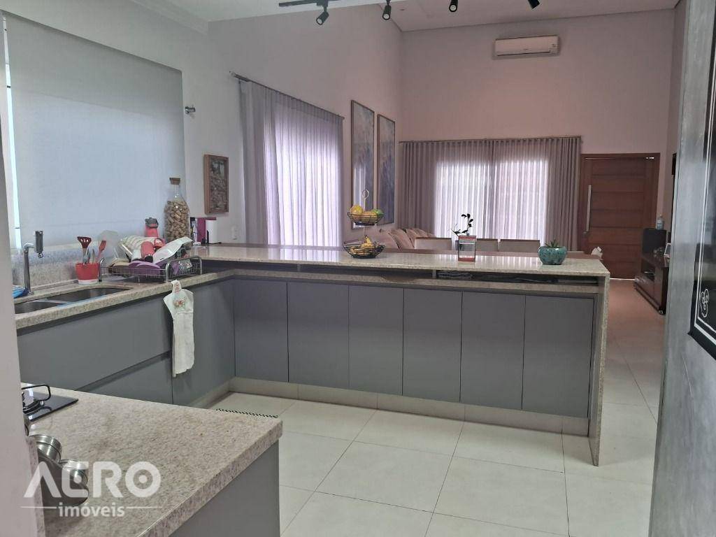 Casa à venda com 3 quartos, 231m² - Foto 7