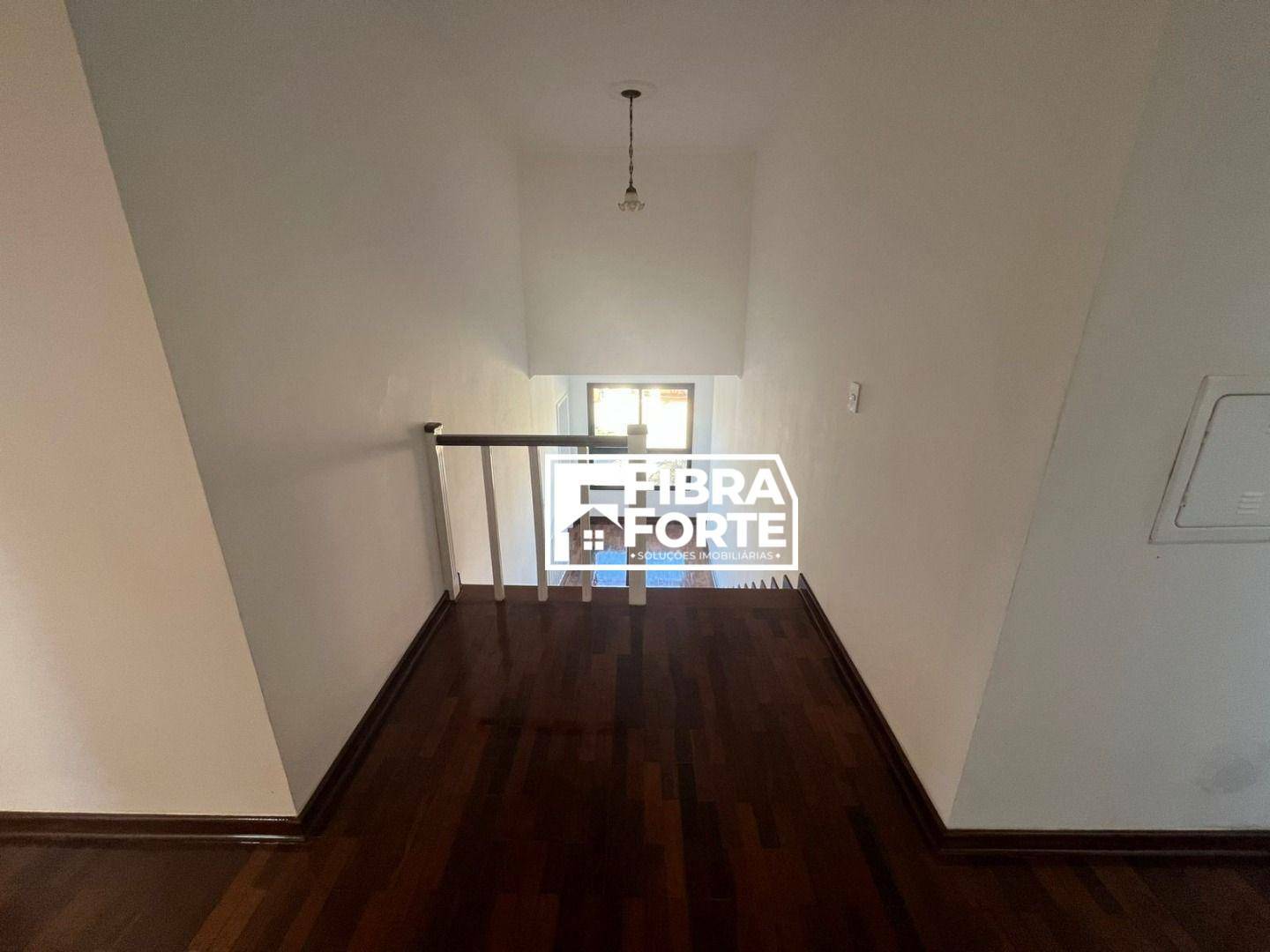 Casa de Condomínio para alugar com 5 quartos, 410m² - Foto 8