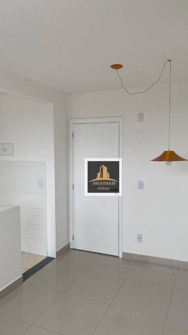 Apartamento à venda com 2 quartos, 44m² - Foto 2