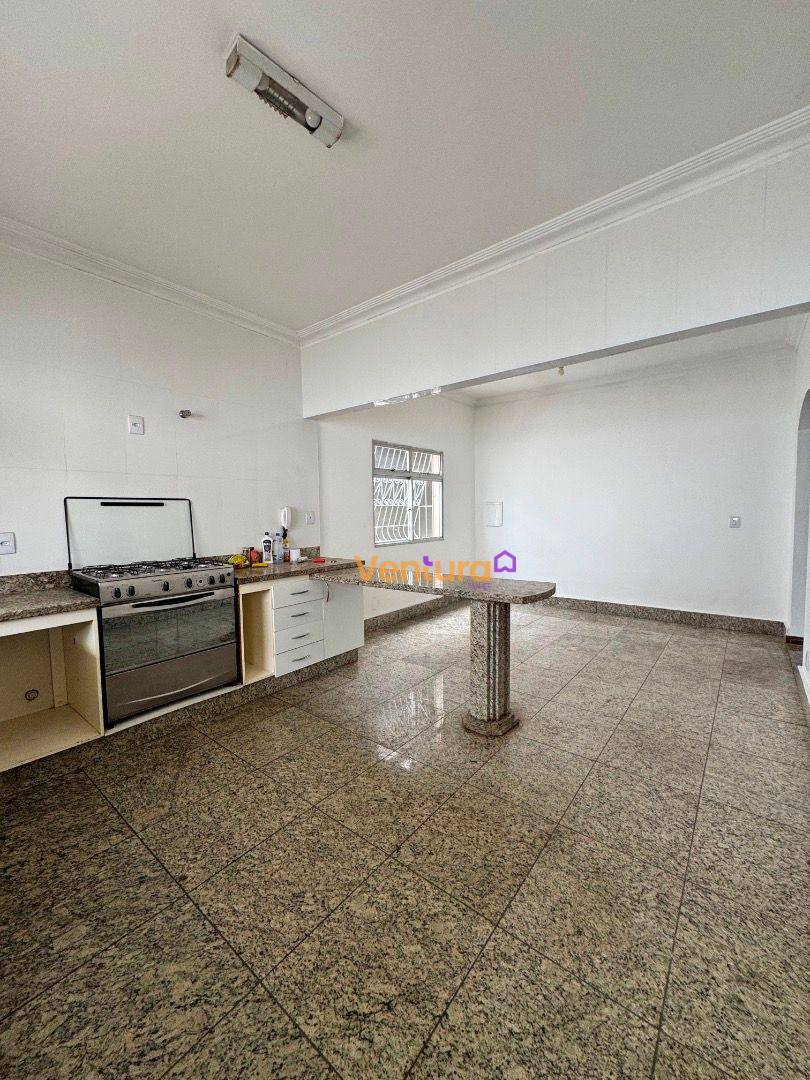 Casa à venda e aluguel com 3 quartos, 215m² - Foto 16