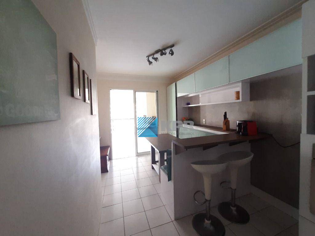 Apartamento à venda com 3 quartos, 194m² - Foto 2