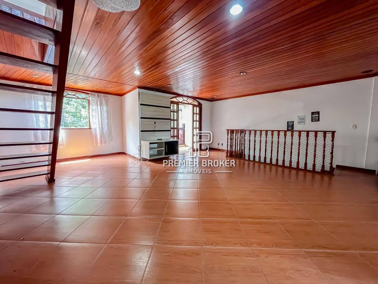 Casa à venda com 3 quartos, 220m² - Foto 1