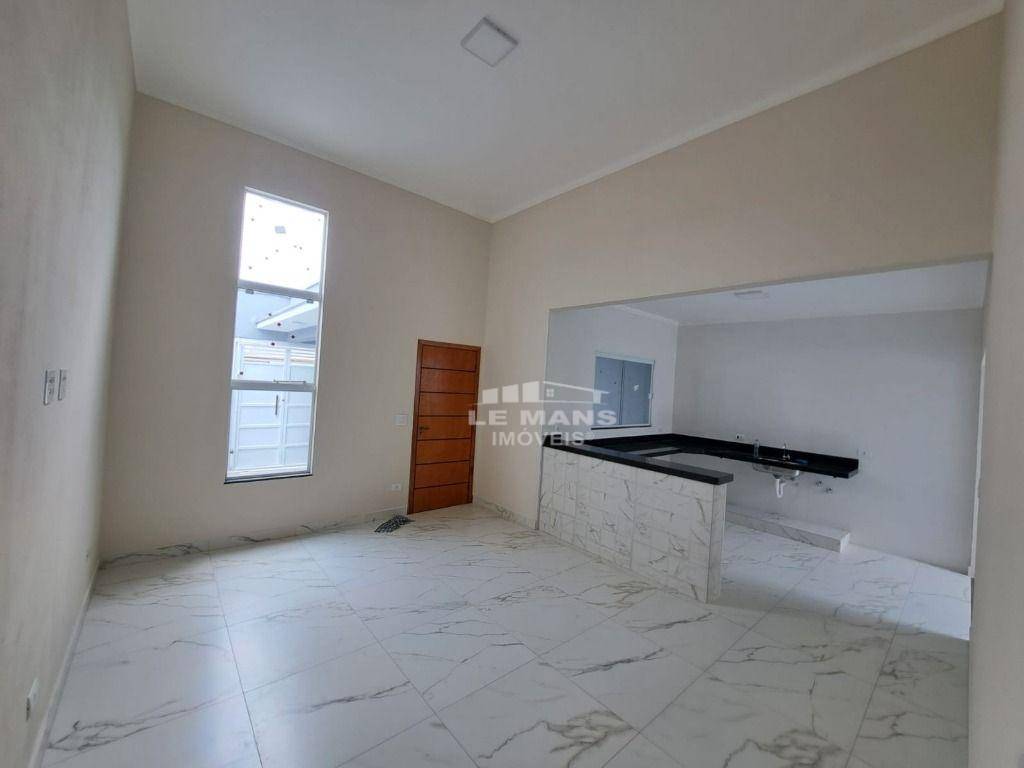 Casa à venda com 3 quartos, 122m² - Foto 1