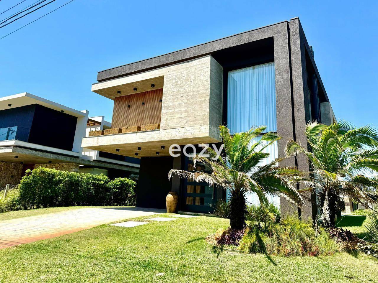 Sobrado à venda com 5 quartos, 360m² - Foto 1