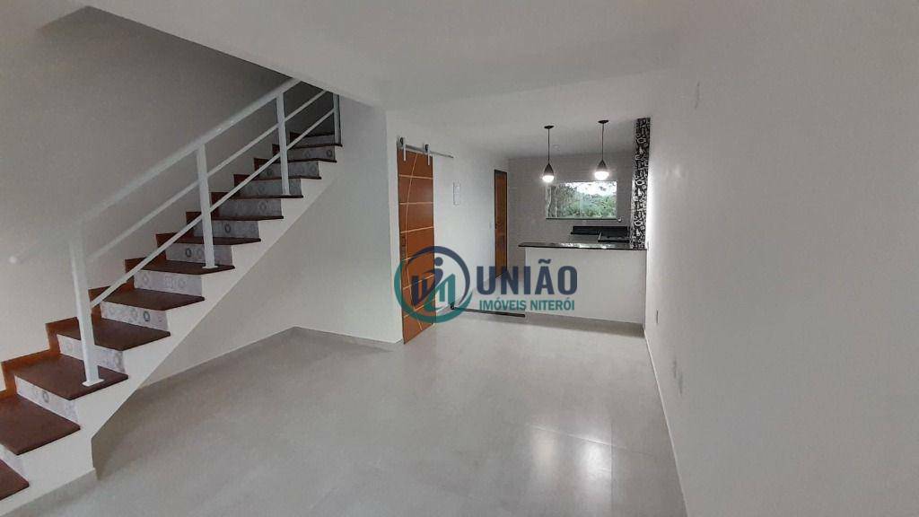 Casa à venda com 2 quartos, 76m² - Foto 1