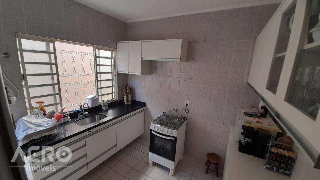 Casa à venda com 3 quartos, 221m² - Foto 6