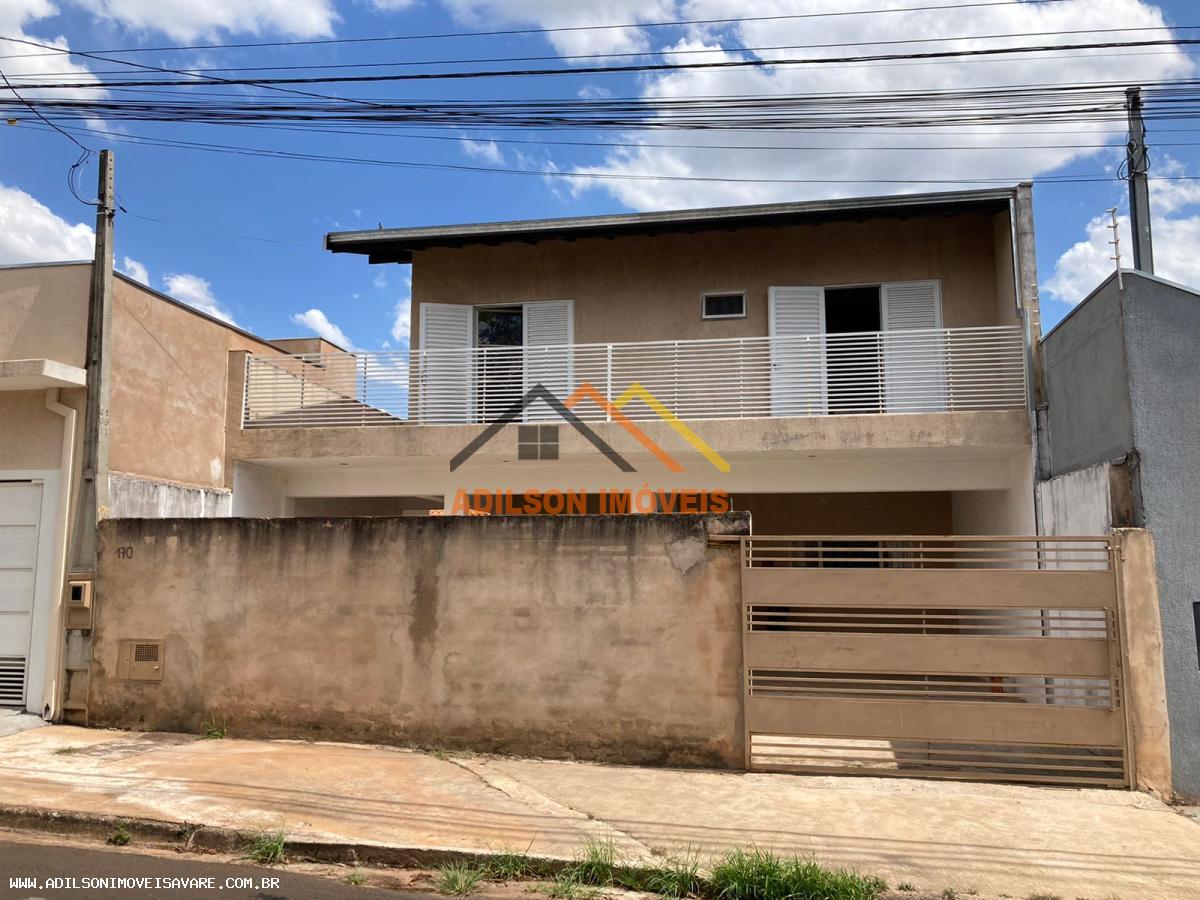 Casa à venda com 3 quartos, 200m² - Foto 1