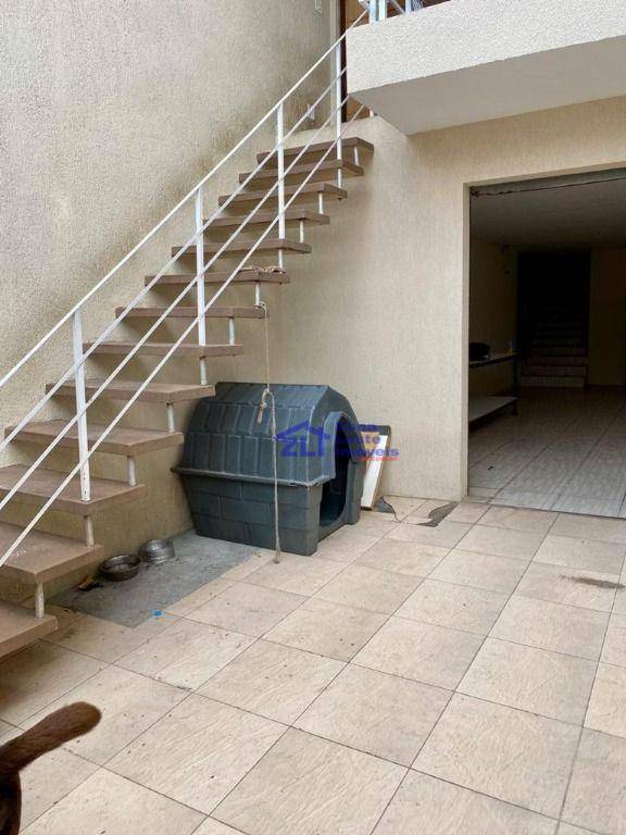 Sobrado à venda com 3 quartos, 200m² - Foto 2